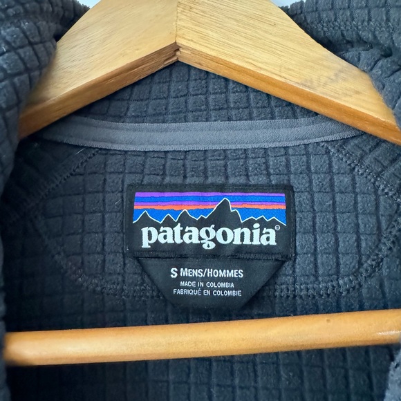 Men’s R1 Patagonia 1/2 zip LIKE NEW great condition - Picture 3 of 3